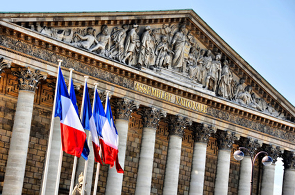 Drapeau France - pavoisement devant l'Assemblée nationale