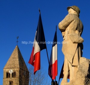 Mât de façade: drapeaux français