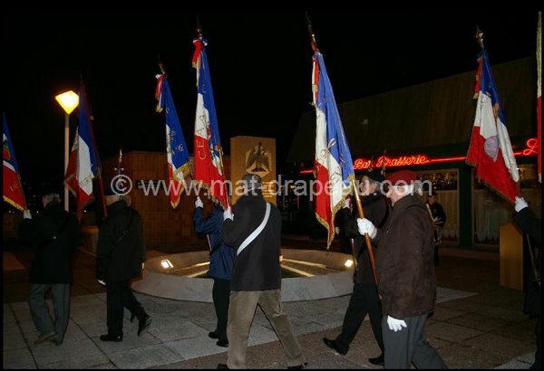 Porte drapeau : arrivée des Associations Patriotiques 170e anniversaire du retour du corps de l’Empereur Napoléon à Courbevoie le 15 décembre 2010